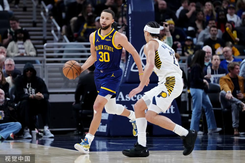 席上坐着可 席上坐着可