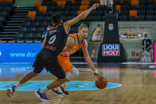 制约了比赛 制约了比赛